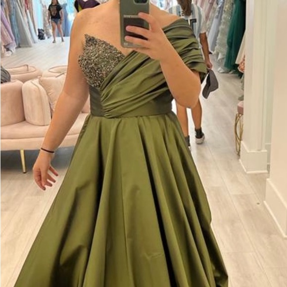 Dresses & Skirts - Designer Dress
